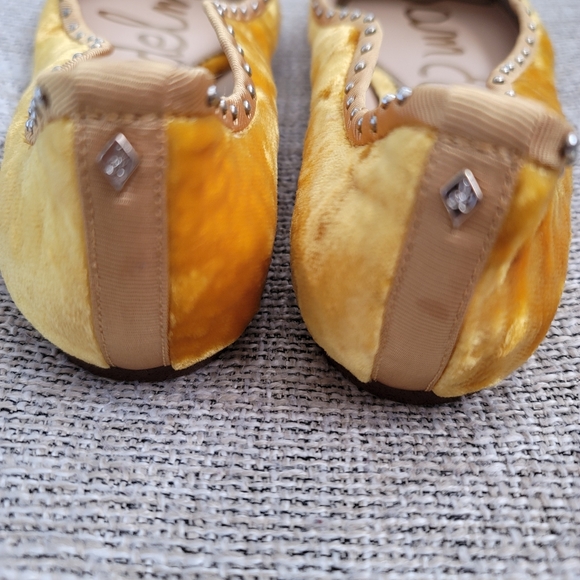 Sam Edelman Yellow Gold Velvet Rivera Studded Flats Size 6 Wavy Pointed Toe - Picture 4 of 9